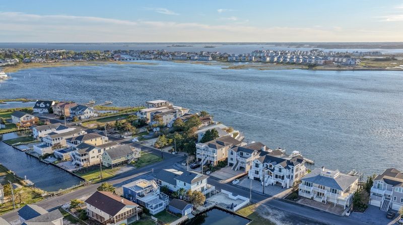Impressive Waterfront Living