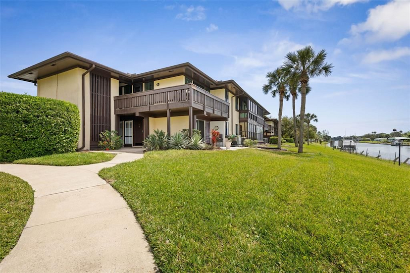 42 Club House Dr Apt 104