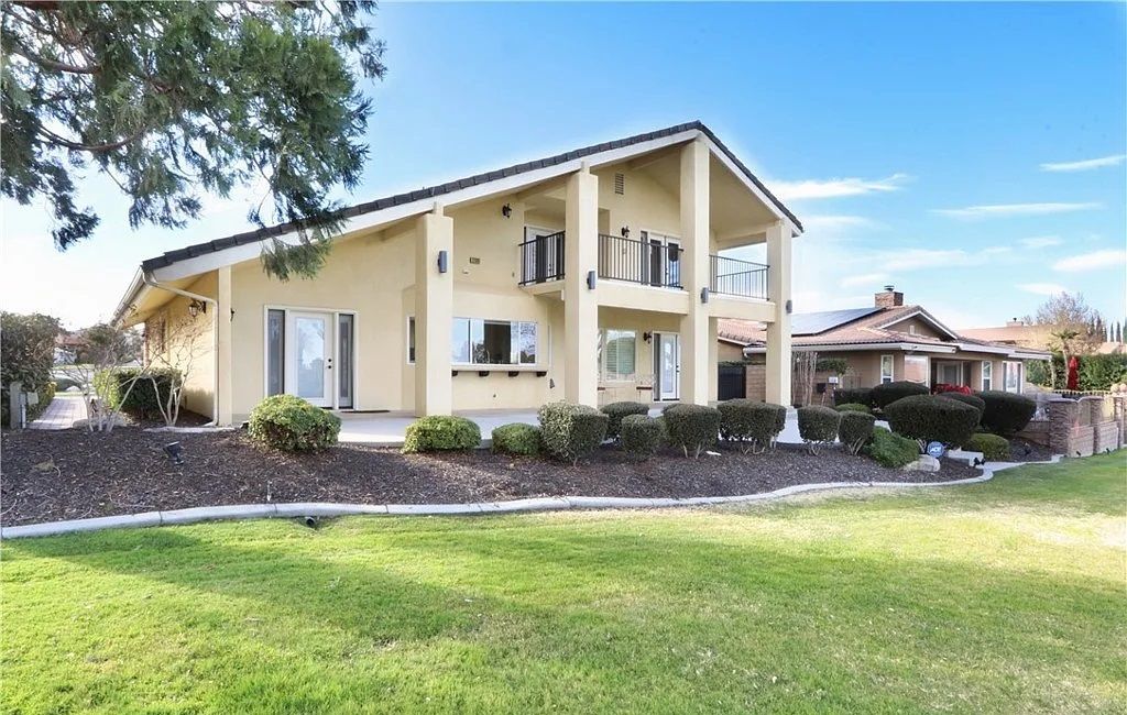 Luxurious Spring Valley Lake Golf Course Home