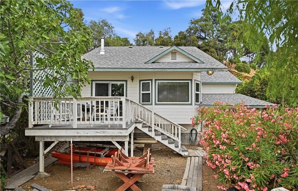 Experience The Best Of Lakefront Living