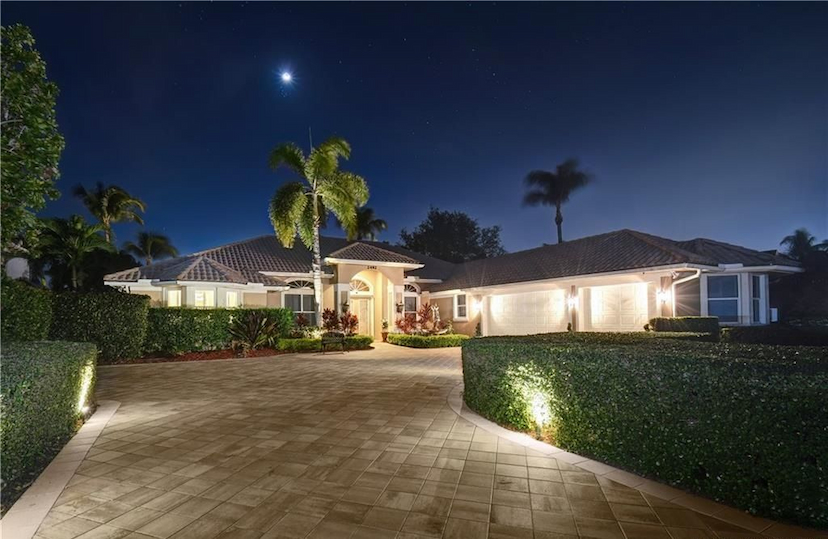 2492 NW Everglades Blvd
