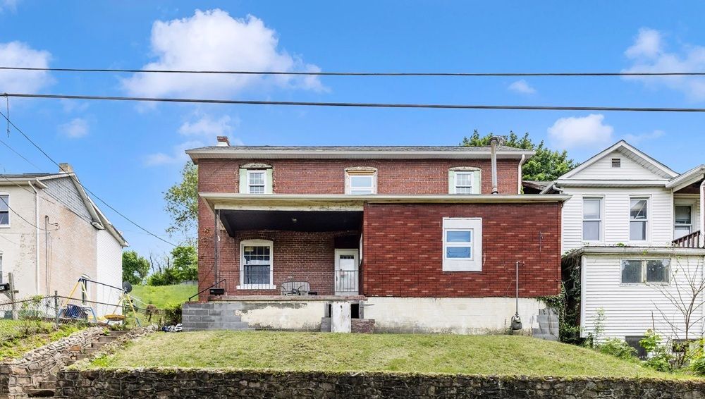439 Waverly Ter