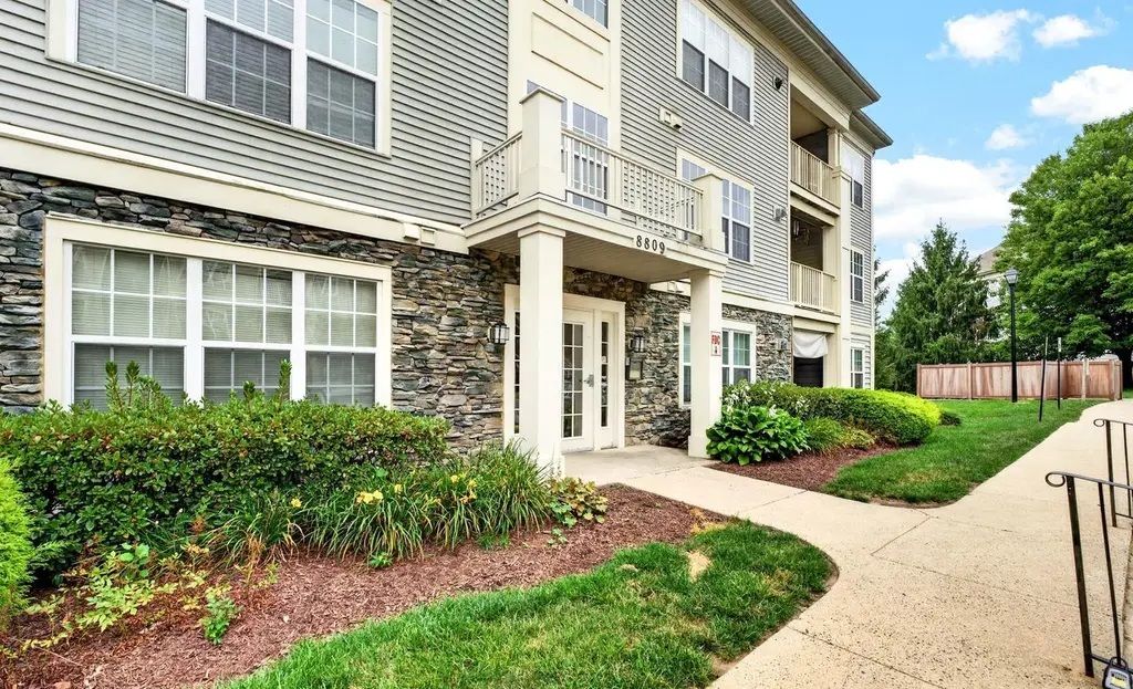 8809 Stone Ridge Cir #204