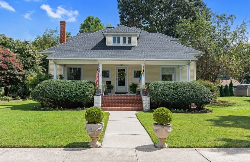 306 Oakley St