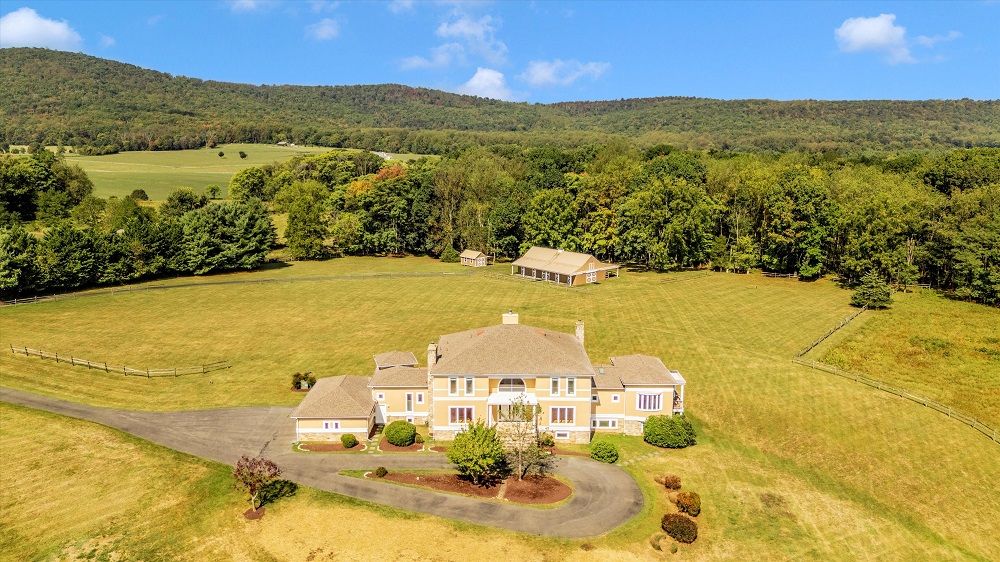 Expansive 45+ Acre Estate With Stable & Mountain Views