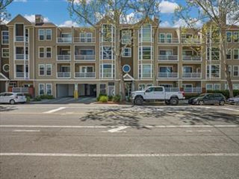 Stylish Condo, Scenic Views