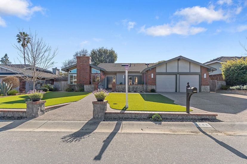 1242 Green Oak Lane