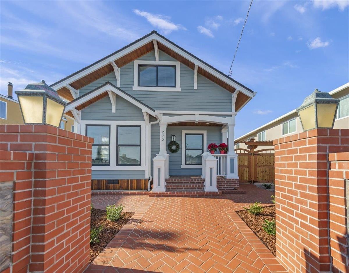 Turn-Key Victorian In Historic Old Town Monterey