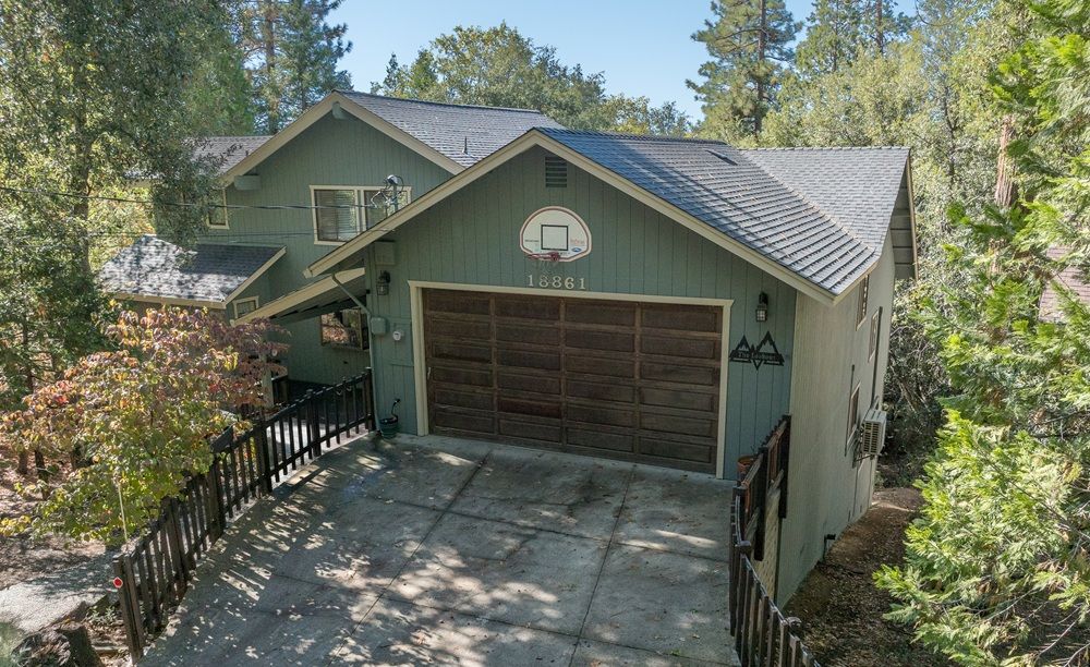 18861 Lookout Drive