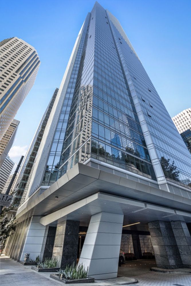 Iconic City Living At Millennium