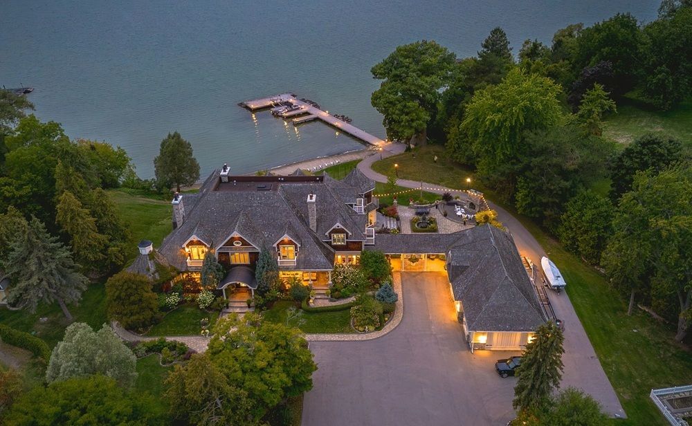 736 Lake Drive N