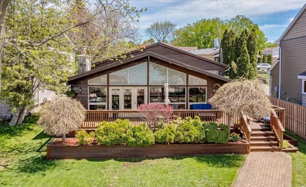 229 Lake Dr. N.