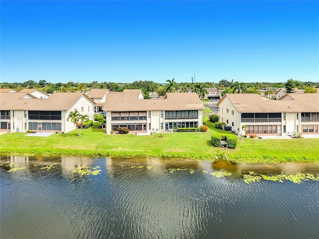 Venice Florida Lakefront Living