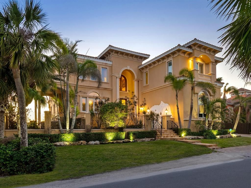 Luxury, Elegance + Private Beach On Gulf