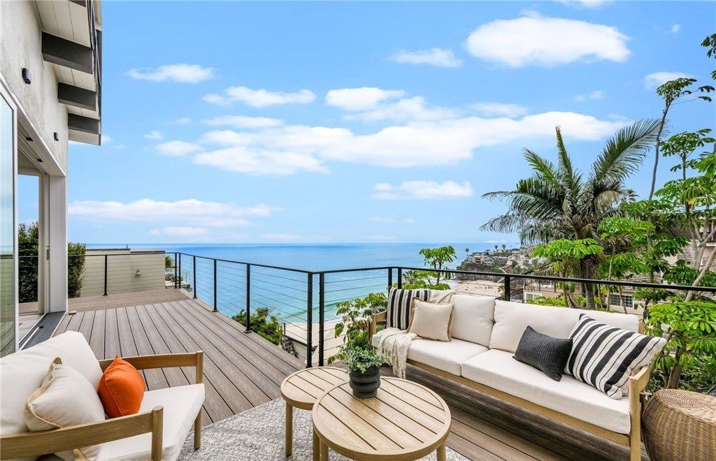 Sweeping Whitewater Ocean And Catalina Views