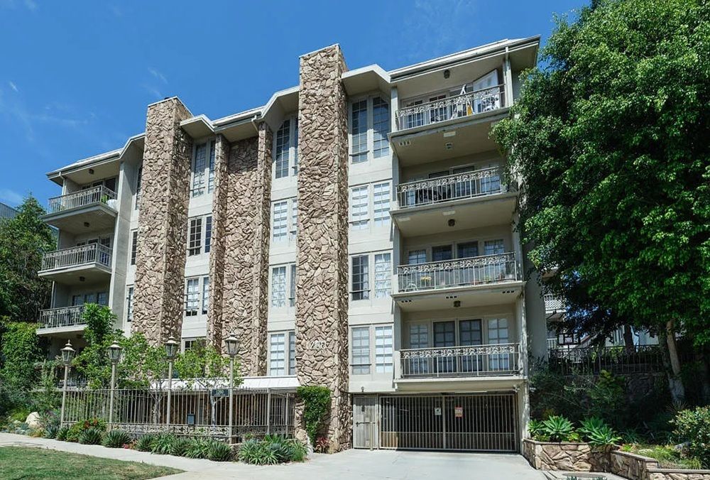 1260 S Beverly Glen Blvd #104
