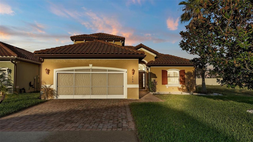 Upgraded Pool Home In Villa Sorrento