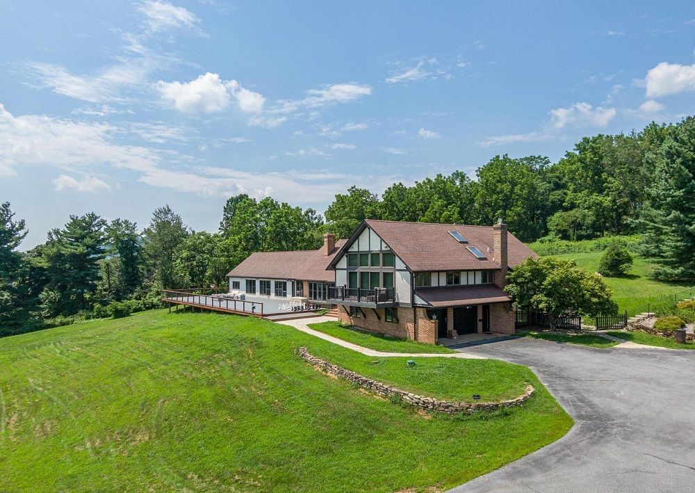 1496 Orchard Ln