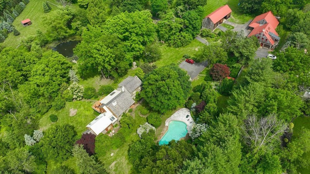 1737 Historic Stone On 11+ Acres