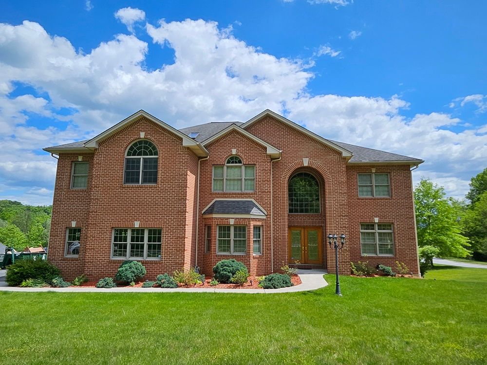 105 Paddock Cir