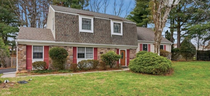 Ideal Blend Of Space, Comfort, And Opportunity In ONE Of Holland’s Most Sought After Neighborhoods