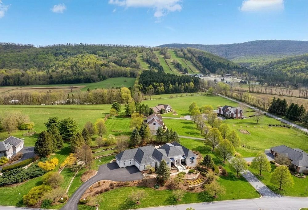 "Refined Mountainside Living"