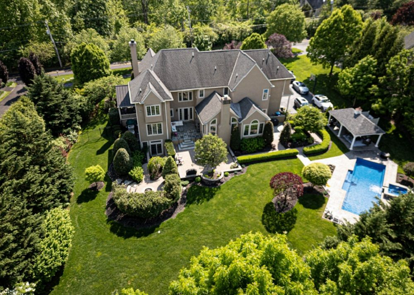1733 School House Ln