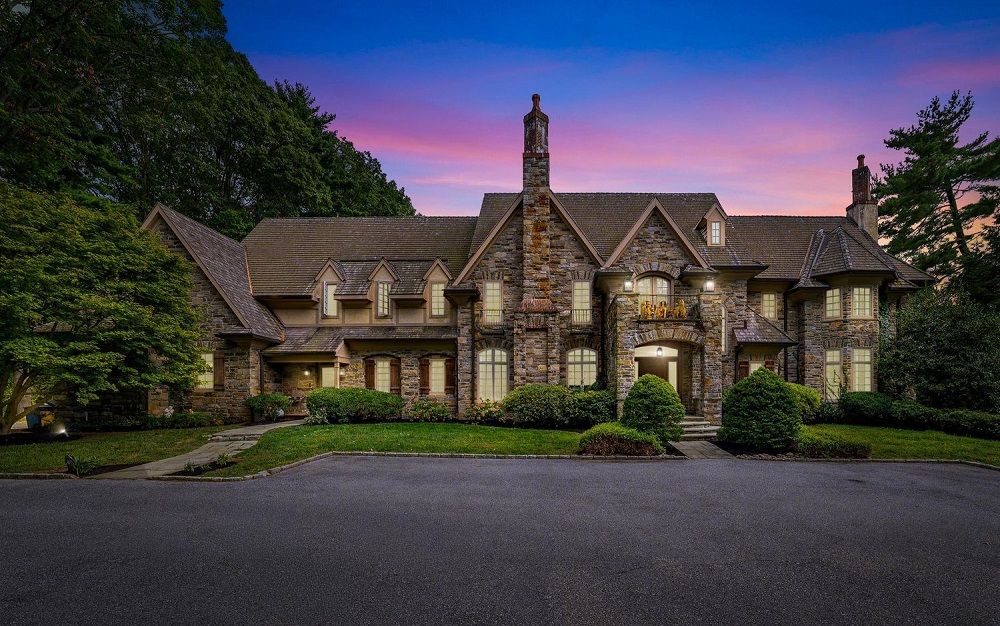 909 Waverly Rd