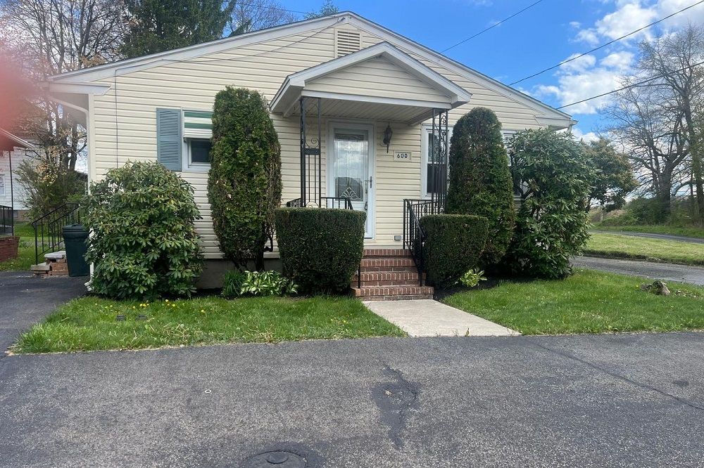 600 Altamont Blvd