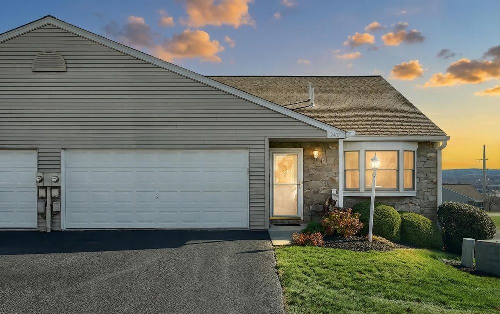 Beautifully Maintained End-Unit Condo In A 55+ Community