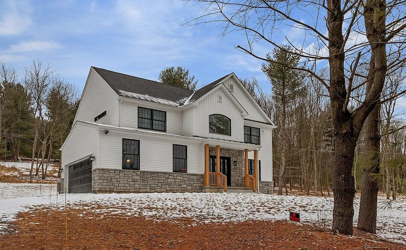 Your Own Peaceful Retreat In A Charming Town