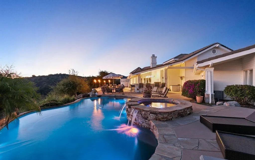 40075 Avenida LA Cresta