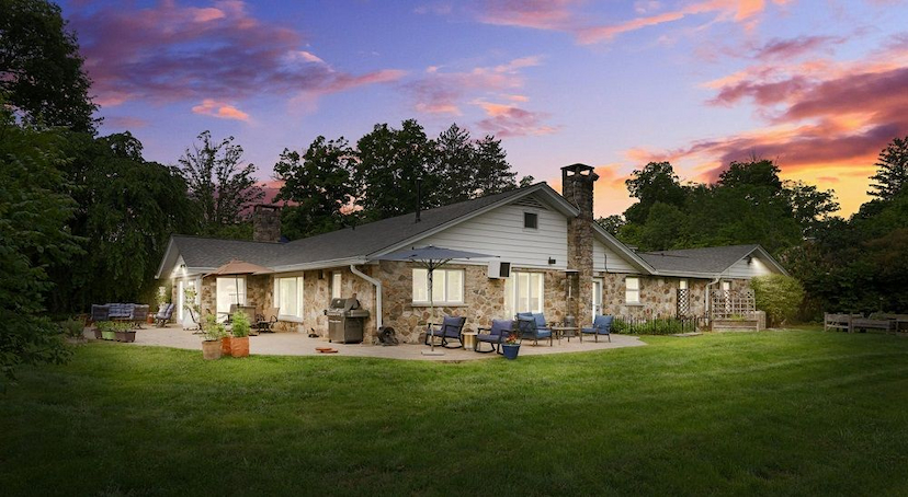 The Bluff House Is A Masterclass In Riverfront Beauty, Privacy & Timeless Design