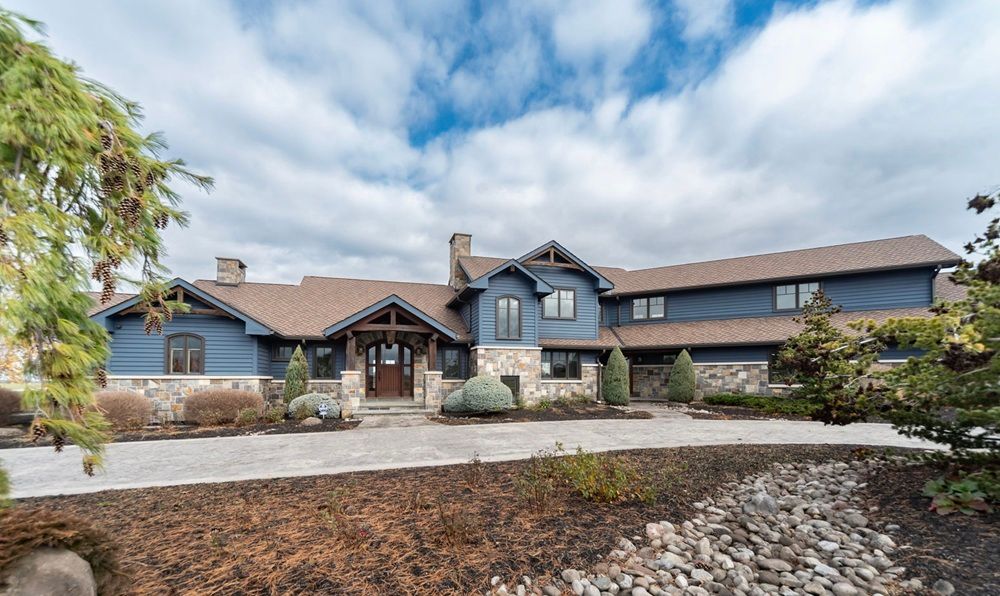 Custom Estate| 4-Car Gar Age & Airport Views