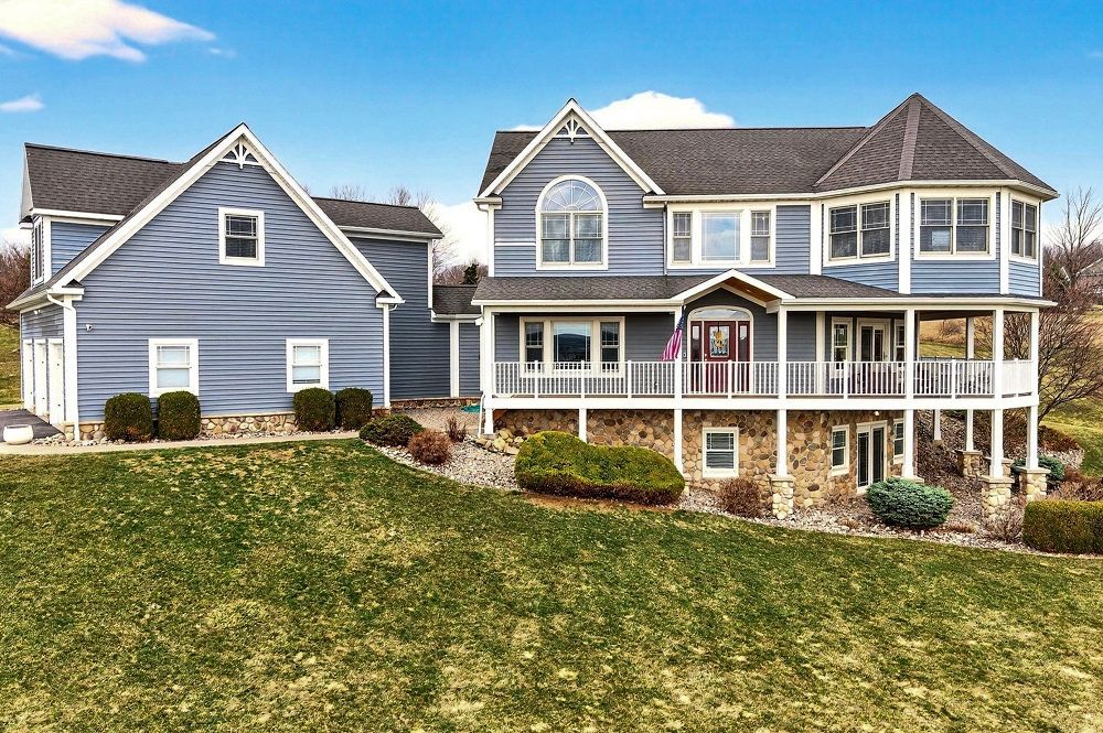 Custom-Built Lakeview Estate