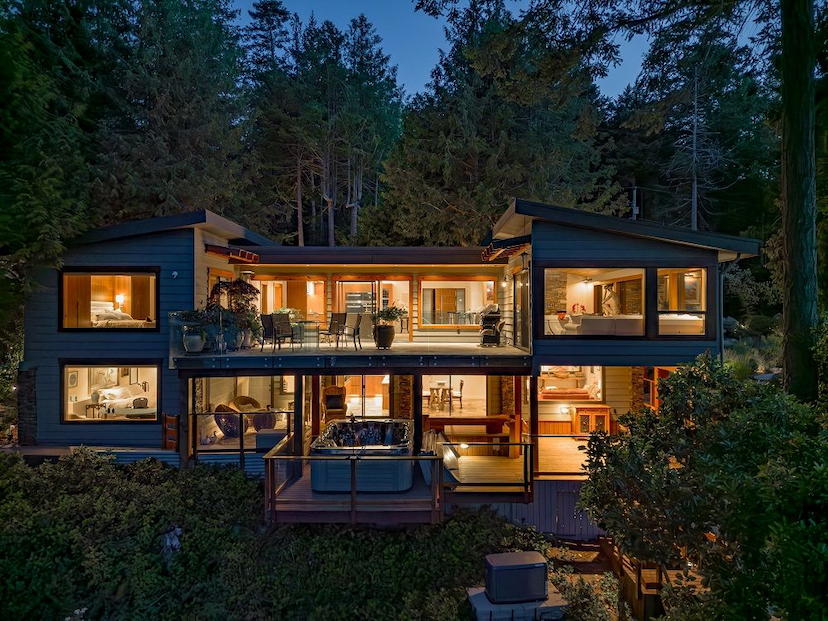 Luxurious Waterfront Home