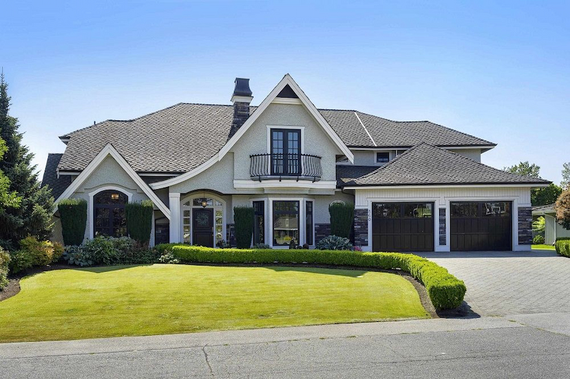 Stunning Residence On Beach Grove Golf Course