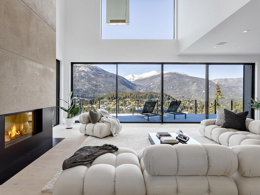 The Ultimate Resort Residence: Enviable Ski-Access & Walk To Whistler Village
