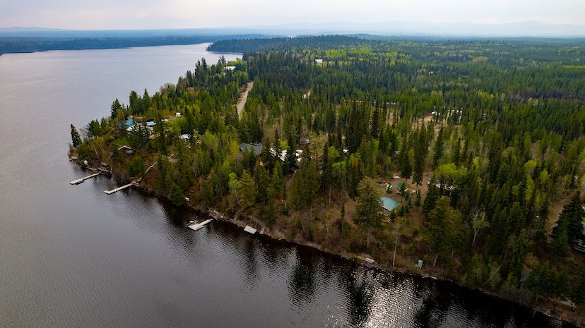 Lakeside Living At Its Best!