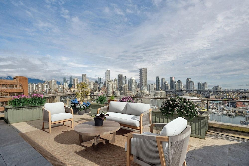 Welcome To Your Waterfront Home Unbeatable Location, Seconds To Granville Island