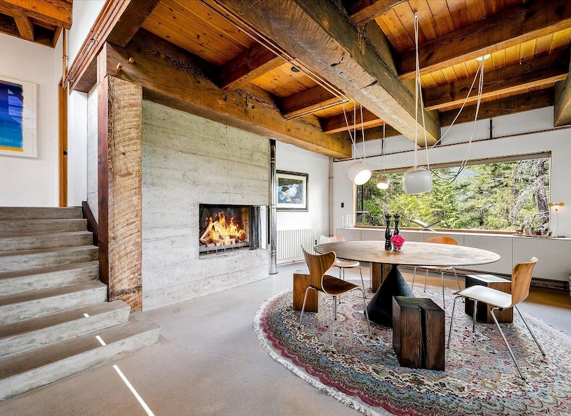 Extraordinary Creekside Retreat