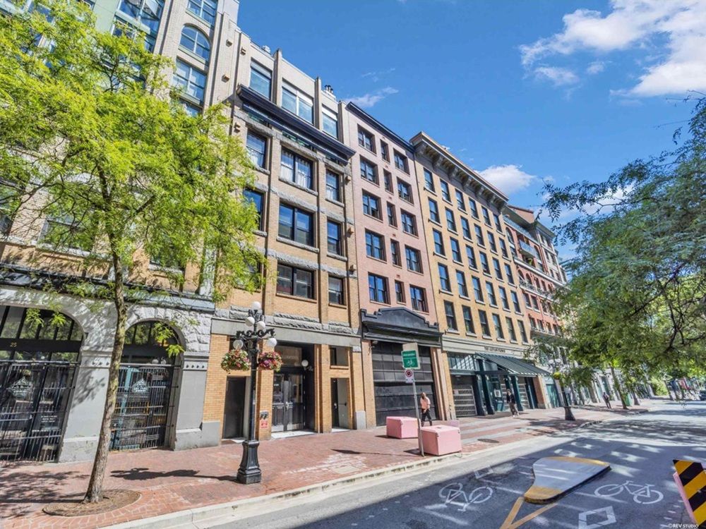 27 Alexander Street #608