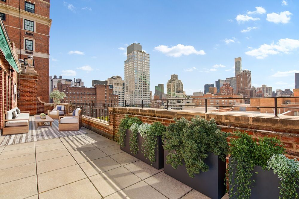 Townhouse Living Above Manhattan