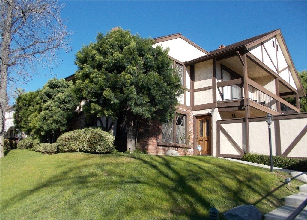 395 W Mariposa Ave #C
