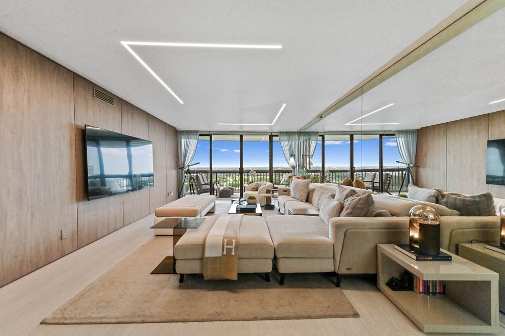 1900 Consulate Place Unit 1205