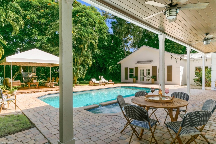 A Blend Of Seamless Coastal Elegance