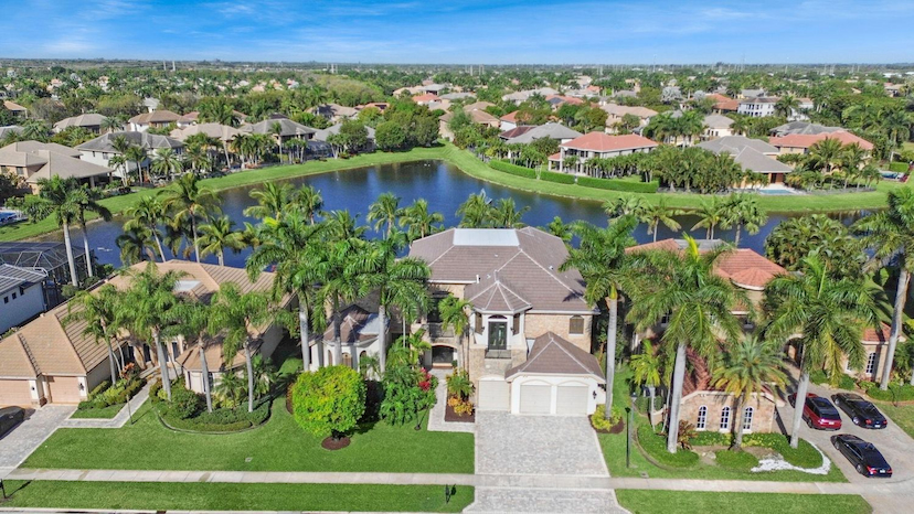 Breathtaking Lakefront Estate