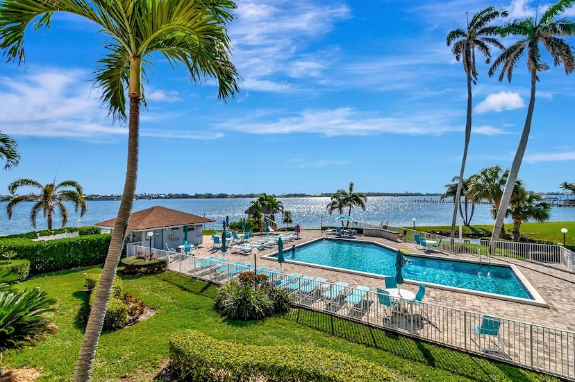 Wake Up To Shimmering Intracoastal Vistas!