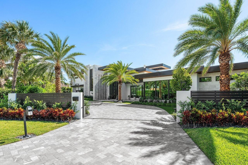 A Masterpiece Of Modern Waterfront Living