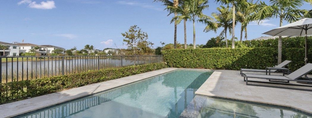Modern Lakefront Luxury Redefined